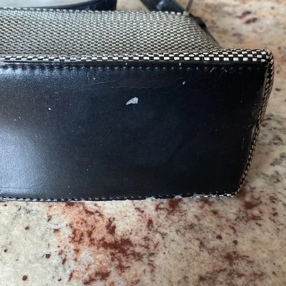 Elegant Black and White Clutch - Picture 10 of 12